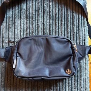 Lululemon Everywhere Belt Bag Navy Blue LARGE!